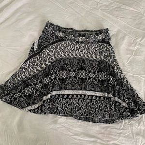 Black & white mini skirt